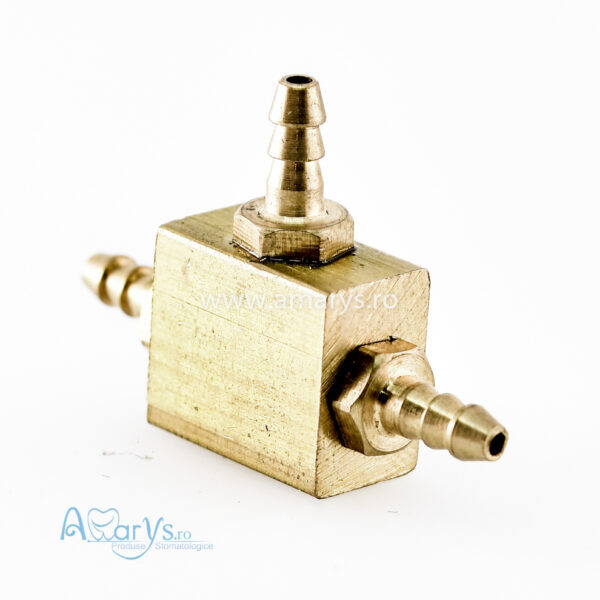 Conector 3 cai furtun aer/apa 2-2-2mm